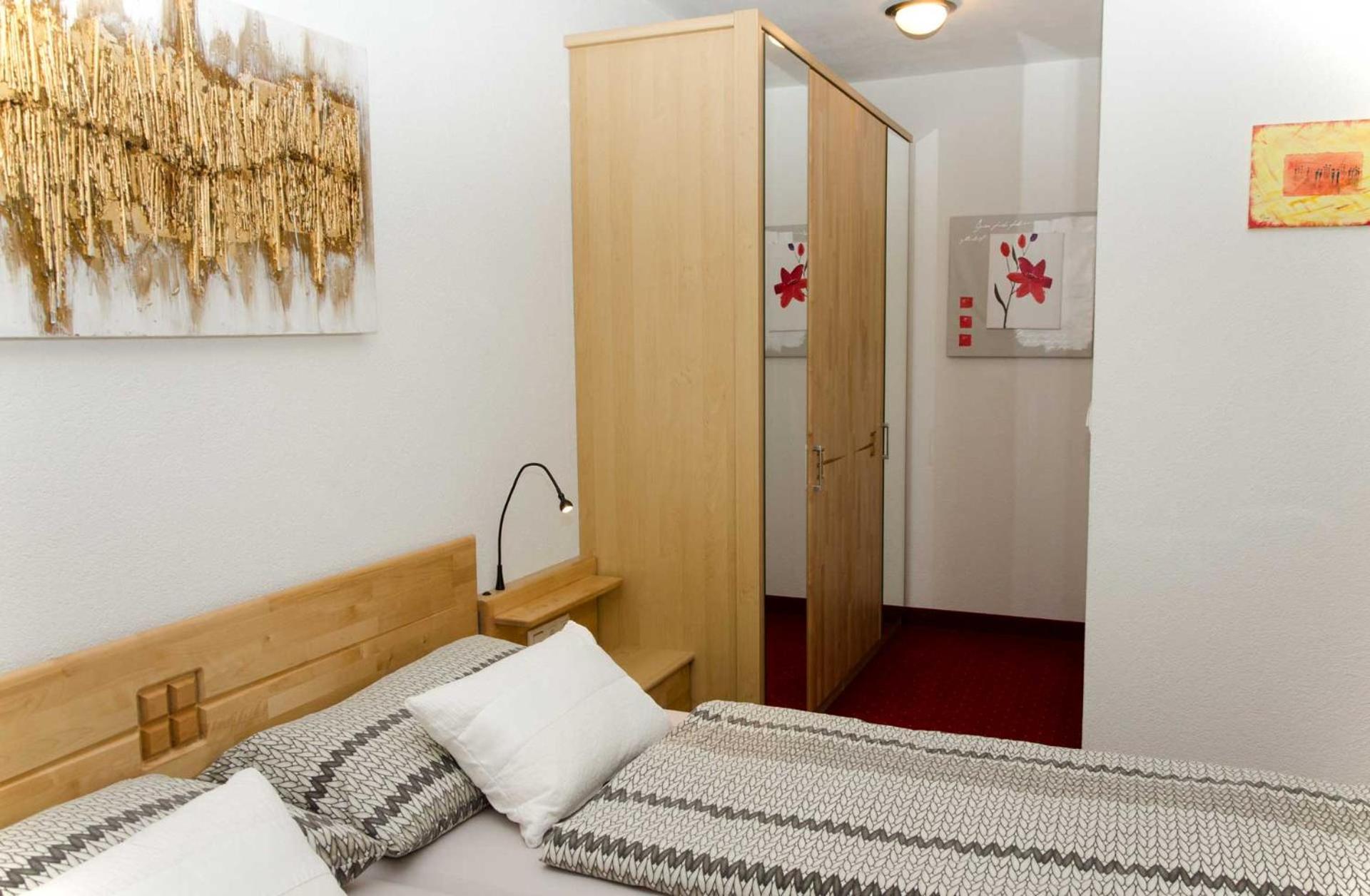 Haus Alpin Apartments Pettneu am Arlberg Exterior foto