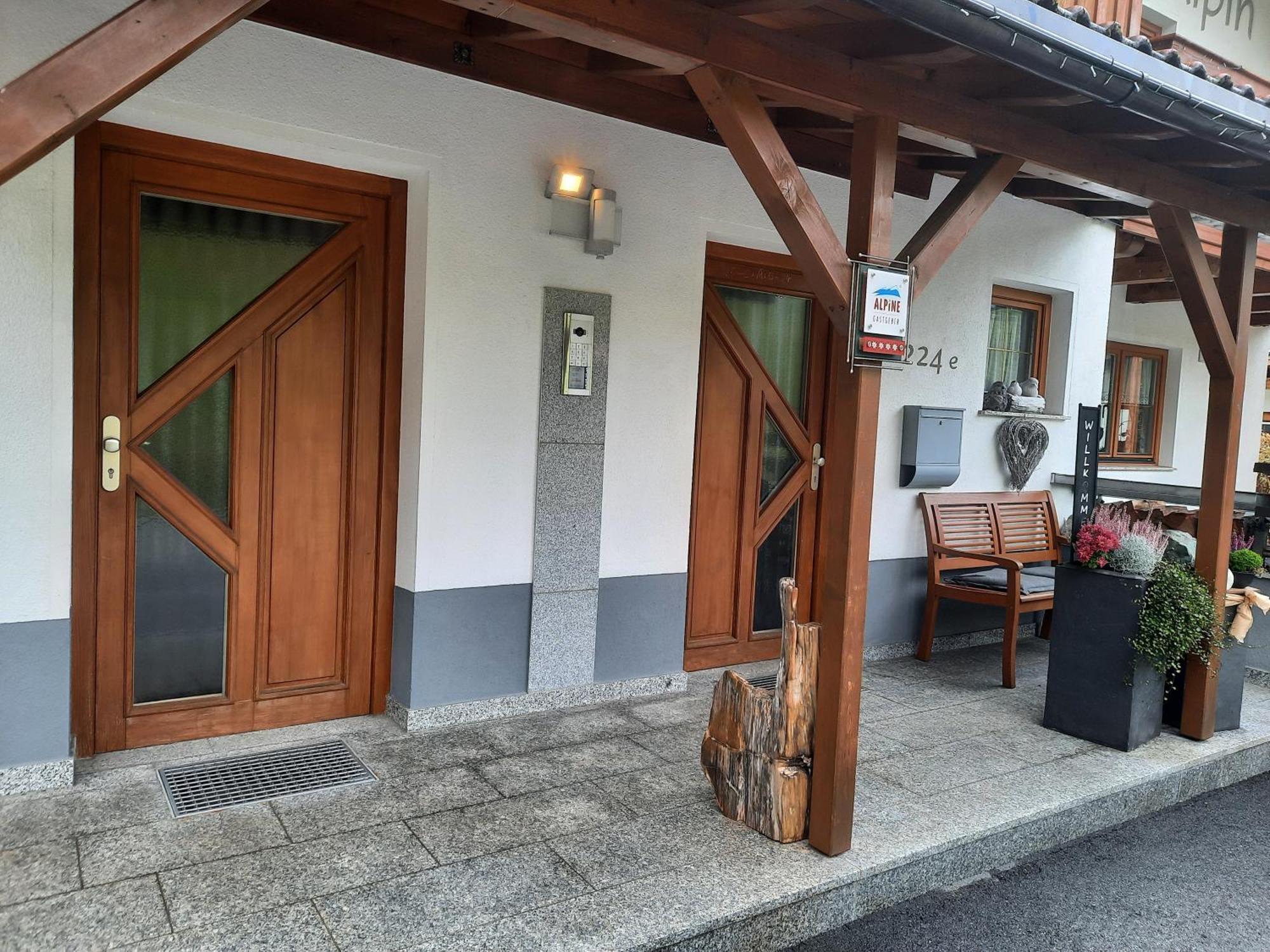 Haus Alpin Apartments Pettneu am Arlberg Exterior foto