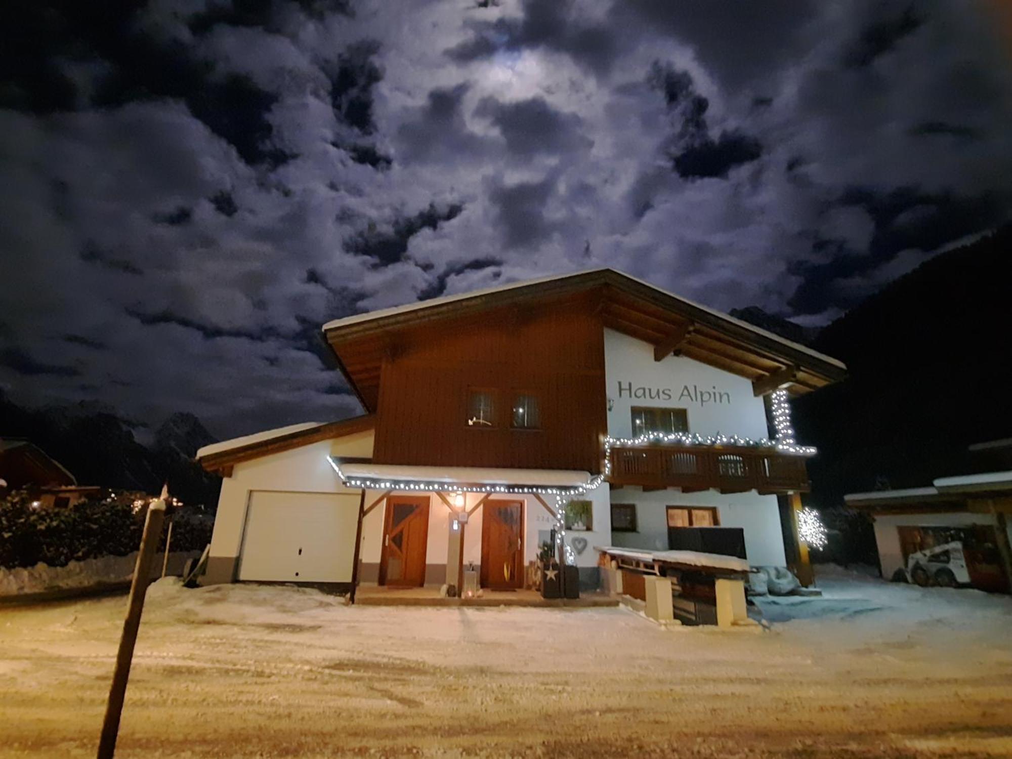 Haus Alpin Apartments Pettneu am Arlberg Exterior foto