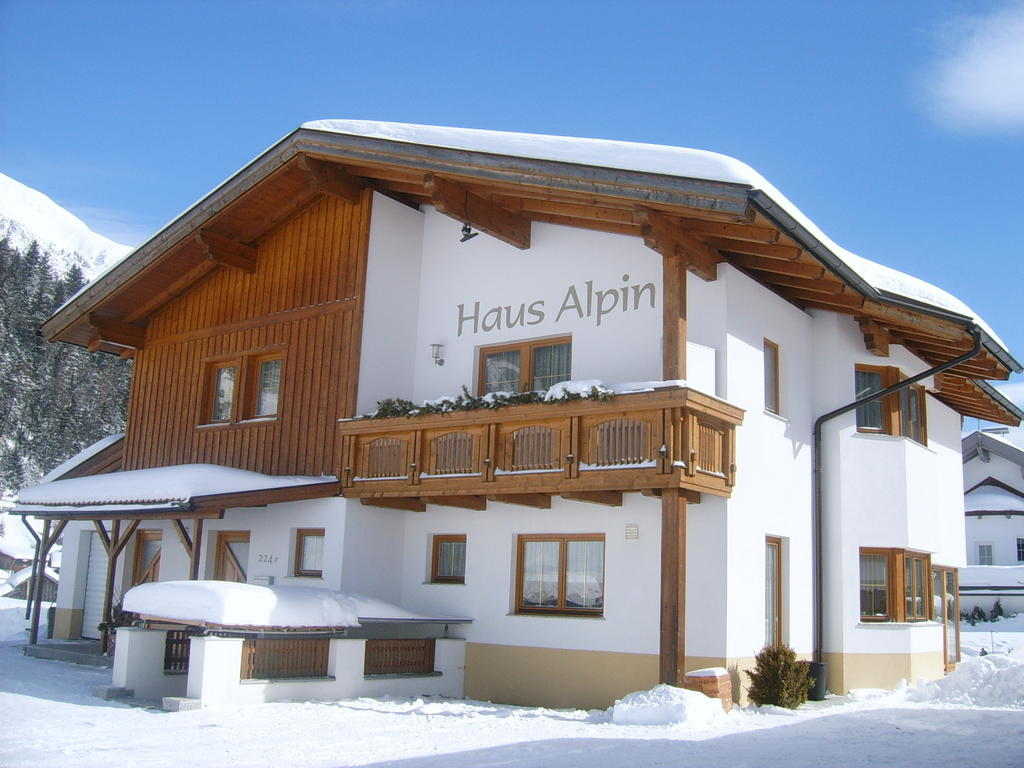 Haus Alpin Apartments Pettneu am Arlberg Exterior foto